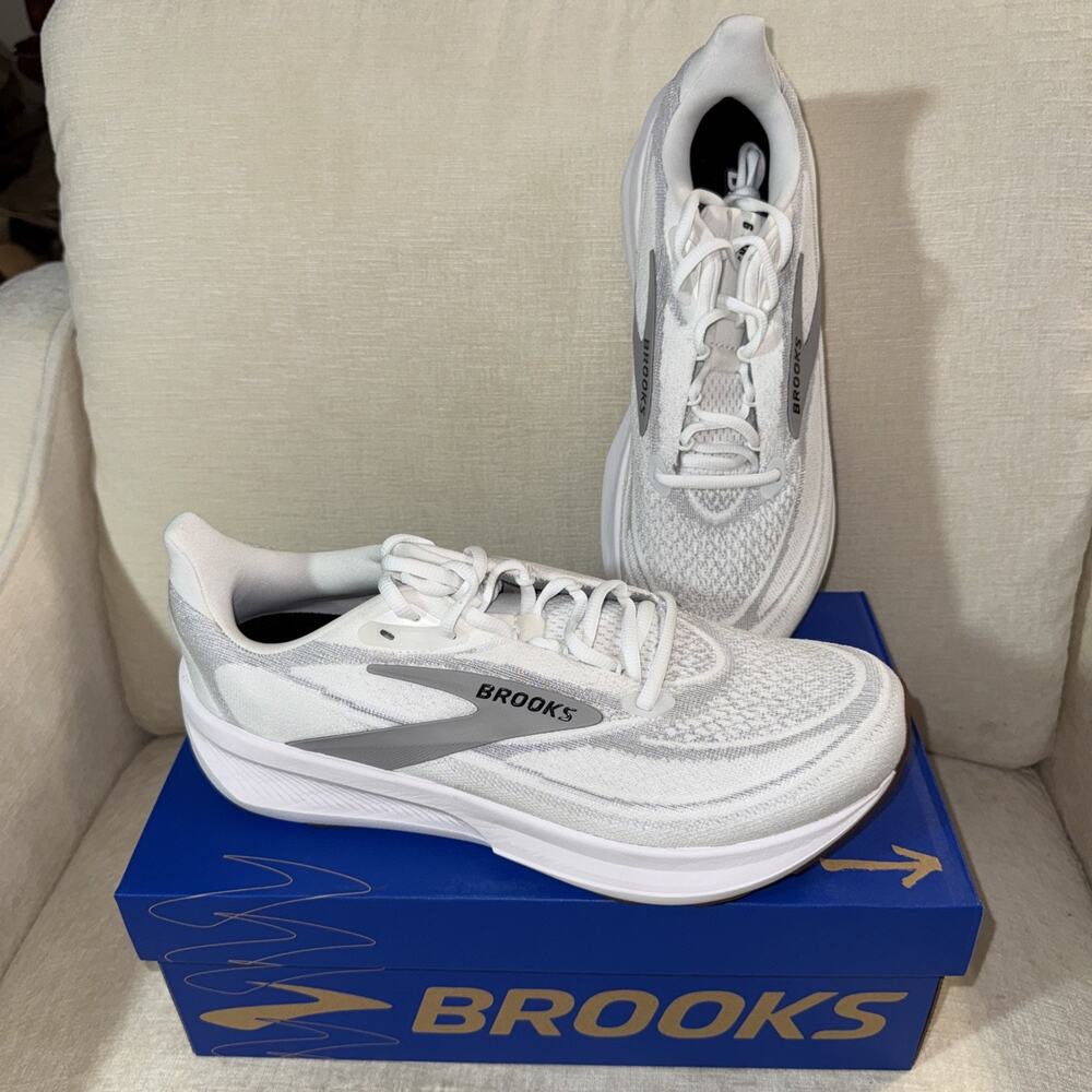 Brooks Revel 9 Women’s Low Top Lace-Up Mesh Sneaker White Running/Walking Sz 10